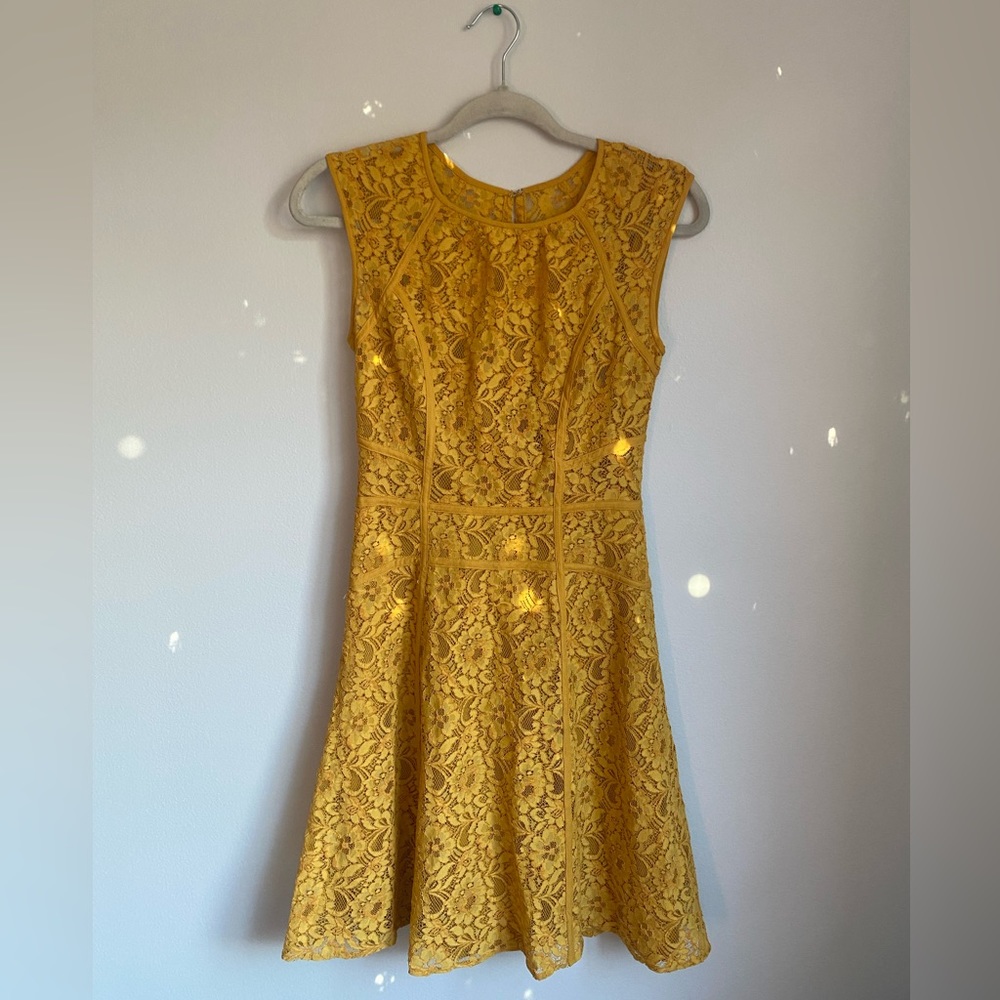 BCBG MAX AZRIA GOLDEN YELLOW KHLOE LACE LINED DRESS SIZE XS
